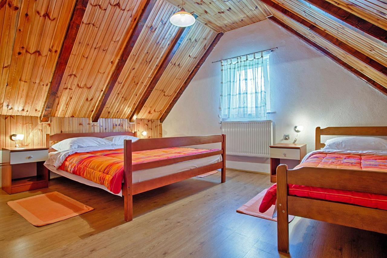 Andrea In Sertic Poljana - Haus Fuer 6 Personen Plitvička Jezera Eksteriør bilde