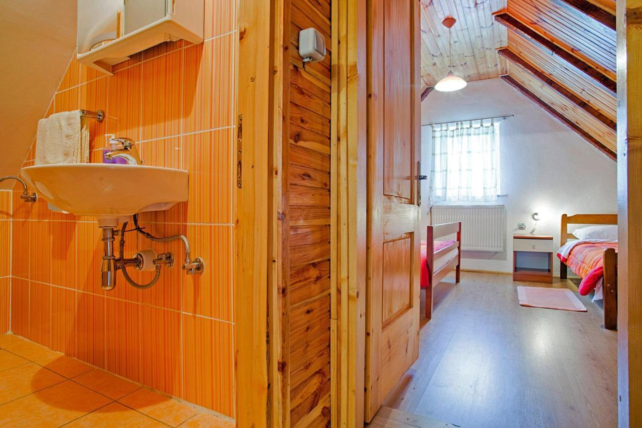 Andrea In Sertic Poljana - Haus Fuer 6 Personen Plitvička Jezera Eksteriør bilde